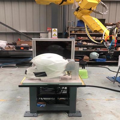 Raycus Laser Source 6 Axis 3D Robot Laser Cutter uso para el casco de fibra de vidrio, el casco de fibra de carbono, el casco Kevlar, etc.